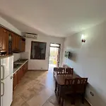 Kamberi & 2 * Велипойе