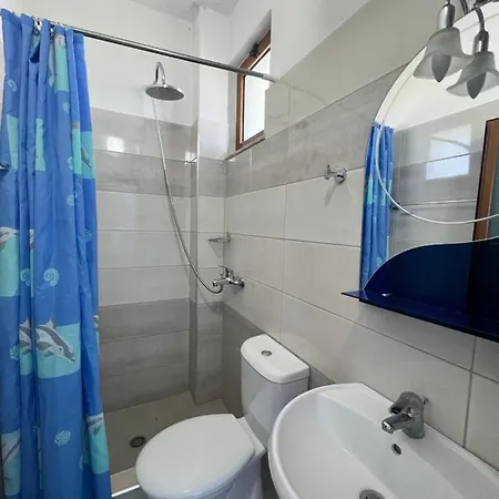 Kamberi & 2 * Velipojë