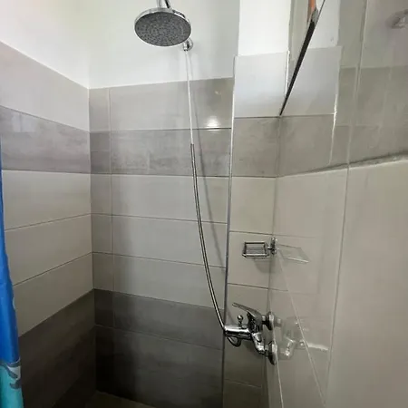 Kamberi & 2 Apartmán Velipojë