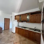 Kamberi & 2 * Velipojë