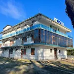 Apartamento Kamberi & 2