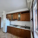Apartamento Kamberi & 2 *