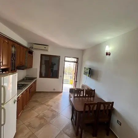 Kamberi & 2 * Velipojë