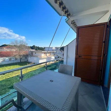 Kamberi & 2 Velipojë