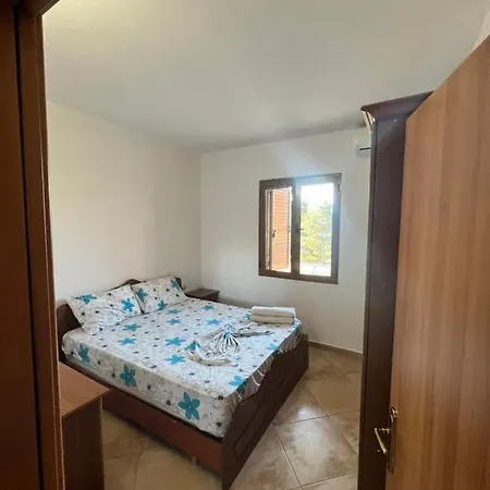 Kamberi & 2 Apartment *