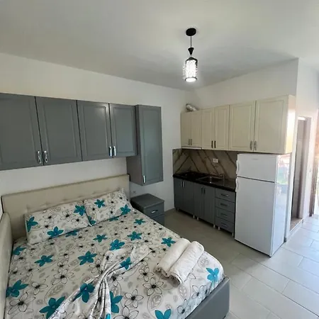 Kamberi & 2 Velipoje